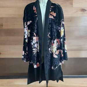 Urban Outfitters Out From Under Black Velvet Floral Kimono Open Closure Pockets